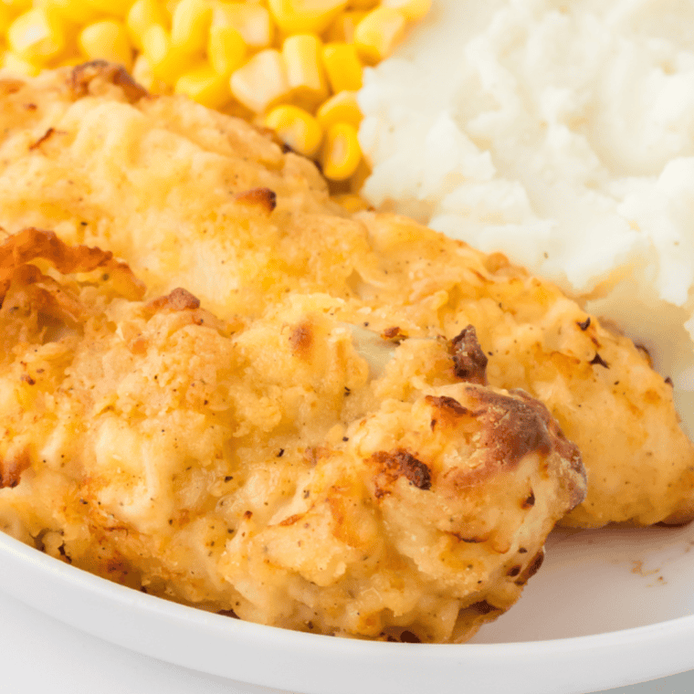 Golden, crispy Cracker Barrel-style fried chicken tendersserved hot on a plate, ready to enjoy.