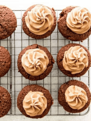 Small Batch Chocolate Buttercream Frosting: Rich and creamy homemade frosting made with cocoa powder and butter, ideal for cupcakes and cakes.