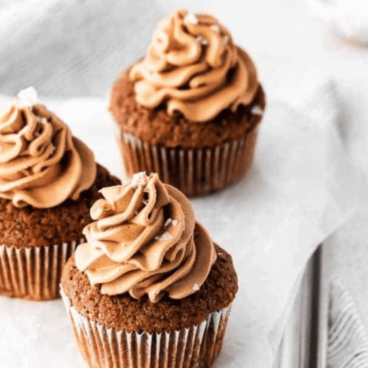 Small Batch Chocolate Buttercream Frosting: Rich and creamy homemade frosting made with cocoa powder and butter, ideal for cupcakes and cakes.