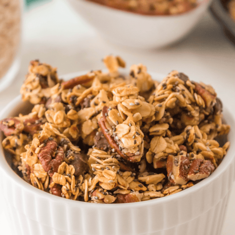 Chocolate Chip Cookie Granola (Purely Elizabeth Copycat)