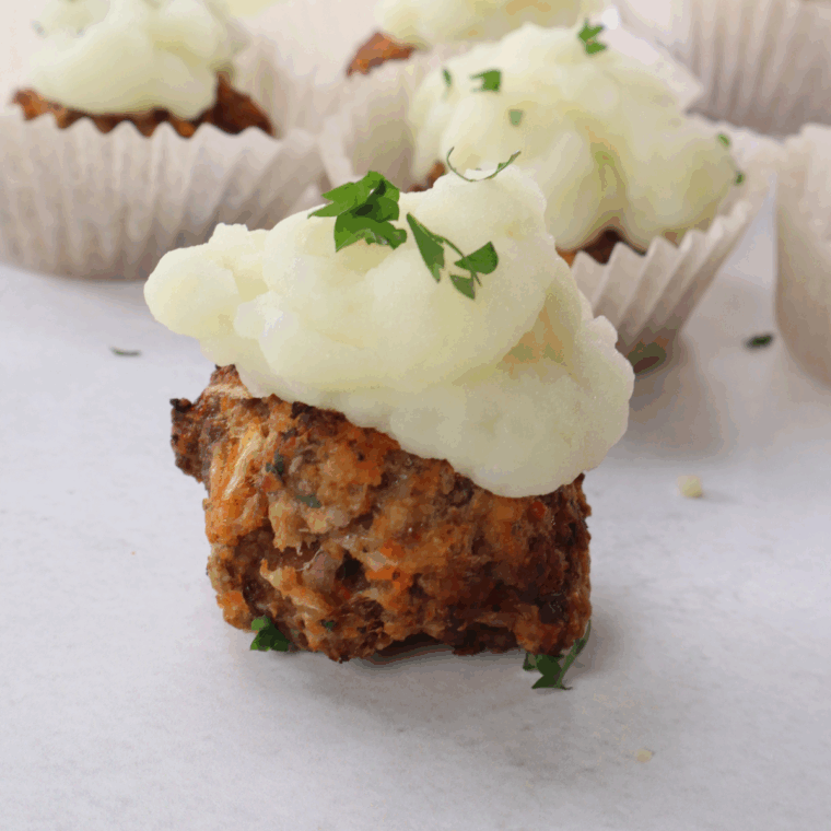 Air Fryer Meatloaf Cupcakes with Whipped Potato Topping, tender meatloaf cupcakes topped with fluffy mashed potatoes, made quickly and easily in the air fryer for a delicious meal.