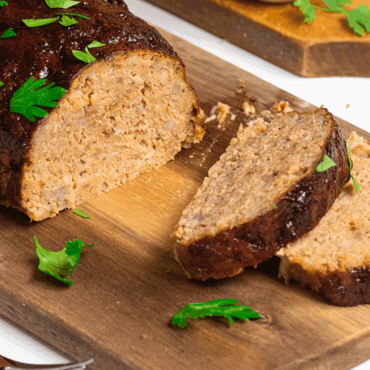 Easy Lipton Onion Soup Meatloaf, a savory and easy-to-make meatloaf using Lipton Onion Soup Mix for added flavor and simplicity. Perfect for family dinners!