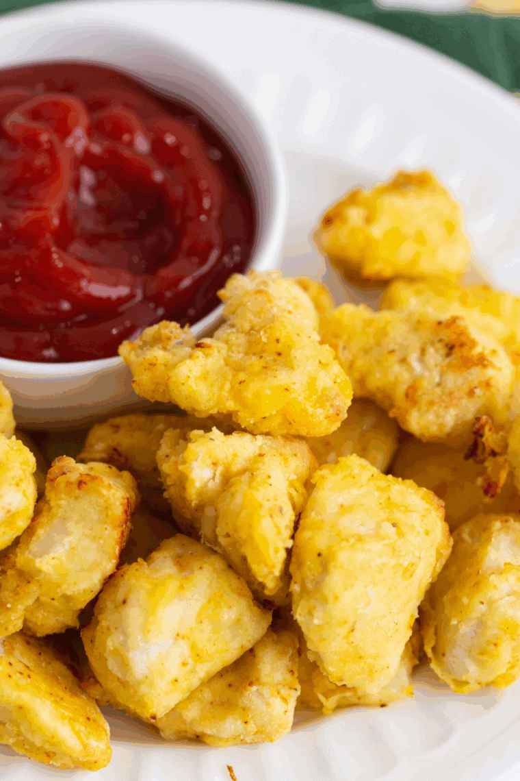 Bowl of homemade Arby’s Bronco Berry Sauce served with crispy appetizers