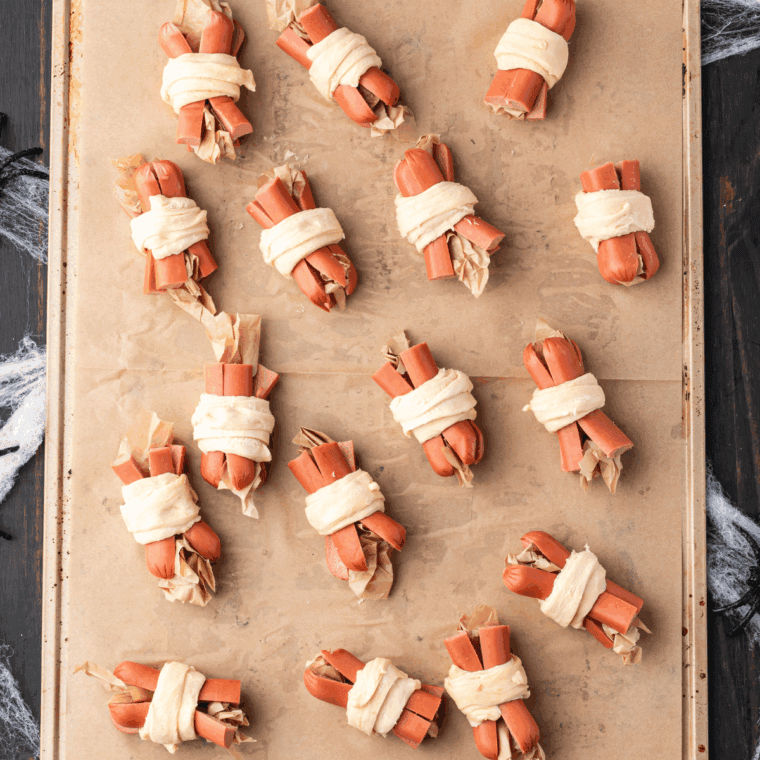 Easy Halloween Spider Hot Dogs