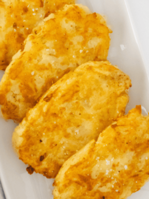 Air fryer copycat Hardee’s hash rounds served crispy and golden on a plate