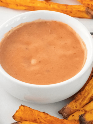 reamy burger sauce in bowl copycat Hardee’s Big Twin Sauce