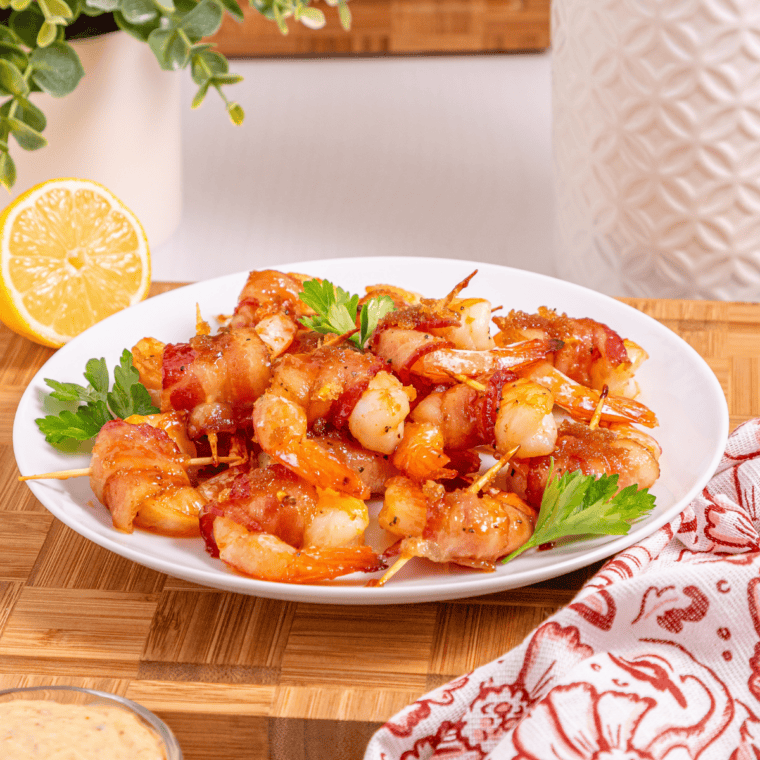 Platter of crispy jalapeño popper shrimp garnished with parsley and chili sauce