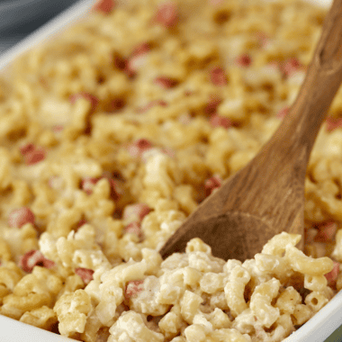 Jack Daniel's mac and cheese in a cast iron skillet with golden panko crust and crispy bacon