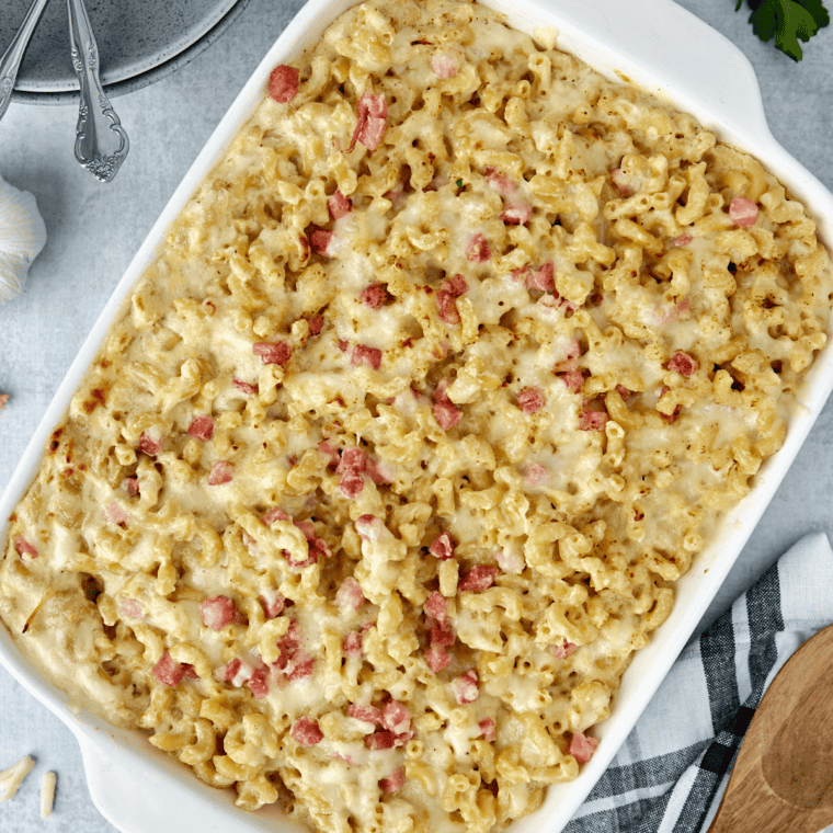 Finished Jack Daniel's mac and cheese resting with parsley garnish