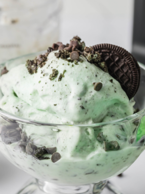 Make copycat Blue Bell Mint Chocolate Chip ice cream in your Ninja Creami! Cool peppermint, that classic bright green, and chocolate shards that actually snap.