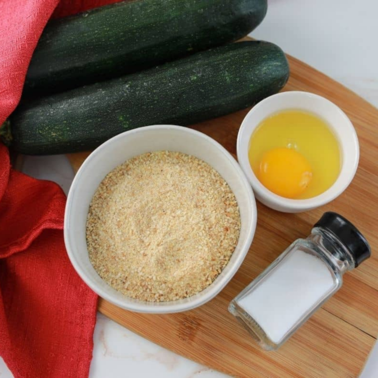 Ninja Crispi zucchini ingredients: zucchini, parmesan, panko, egg, and seasonings laid out
